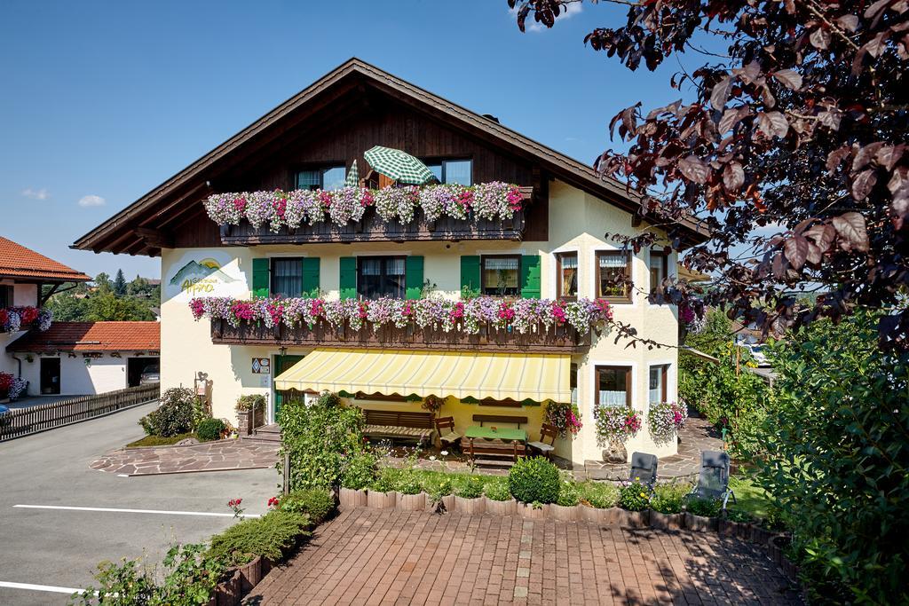 Hotel Gästehaus Alpina Bad Kohlgrub Exterior foto